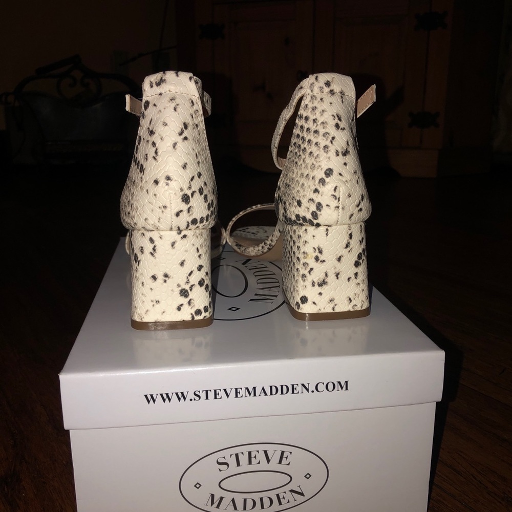 NWT Steve Madden Snakeskin Sandal Heel - Picture 6 of 6